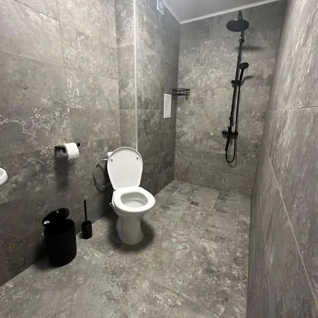 Black Residences & Private Parking *